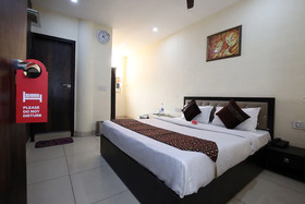 Hotel Sidana Solitaires by OYO Rooms