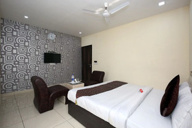 Hotel Sidana Solitaires by OYO Rooms