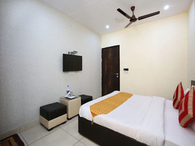 Hotel Sidana Solitaires by OYO Rooms