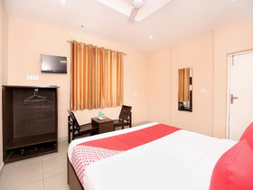 Oyo 13037 Hotel Ambassador