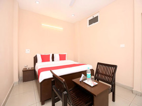 Oyo 13037 Hotel Ambassador