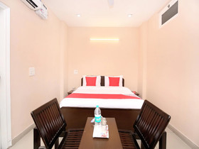 Oyo 13037 Hotel Ambassador