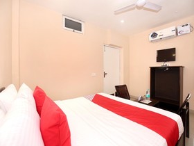 Oyo 13037 Hotel Ambassador