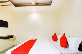 White Solitaire by OYO Rooms