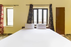 HS Inn by OYO Rooms