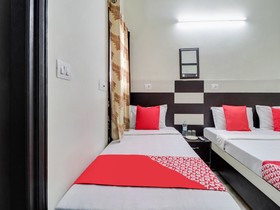 Royal Guest House by OYO Rooms