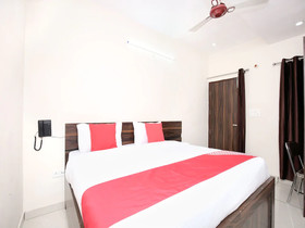 OYO 15620 Hotel Dynasty