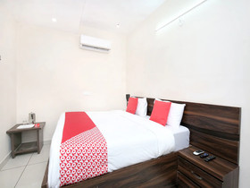 OYO 15620 Hotel Dynasty