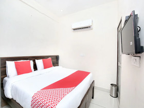 OYO 15620 Hotel Dynasty