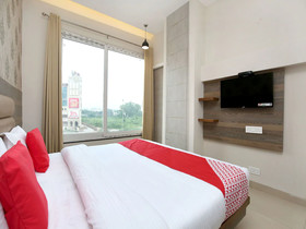 Hotel Clg Grand by OYO Rooms