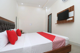 Hotel J&B By OYO Rooms