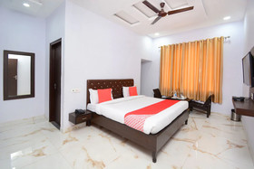Hotel JJ Crown by OYO Rooms