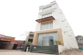 Hotel JJ Crown by OYO Rooms