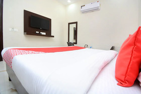 Hotel JJ Crown by OYO Rooms