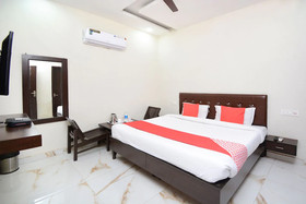 Hotel JJ Crown by OYO Rooms