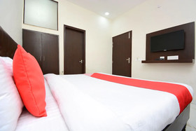 Hotel JJ Crown by OYO Rooms