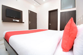Hotel JJ Crown by OYO Rooms