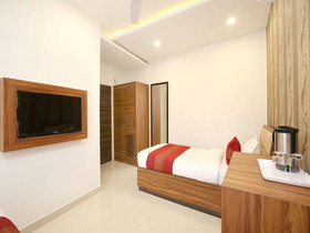 Hotel Pearl Wood By OYO Rooms