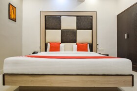 Hotel Purple Residency by OYO Rooms