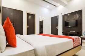 Hotel Purple Residency by OYO Rooms