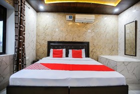 Lucky Hotel by OYO Rooms