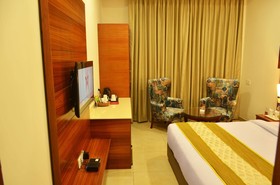 Mint Hotel Premia