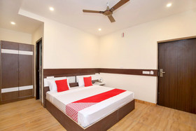 OYO 19716 Hotel Shanay