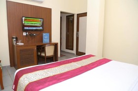 OYO Rooms Paras Down Town Mall