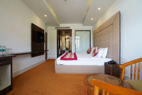 Hotel Clarks Inn Neemrana