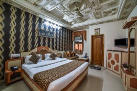 Hotel Bharat Palace by OYO Rooms