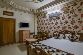 Hotel Bharat Palace by OYO Rooms
