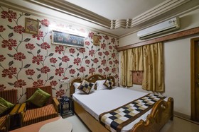 Hotel Bharat Palace by OYO Rooms