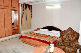 Hotel Kirti Plaza