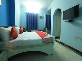 Anuja Hotel