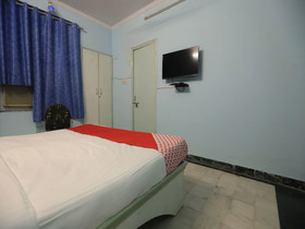 Anuja Hotel