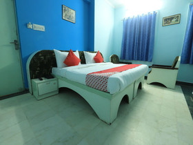 Anuja Hotel
