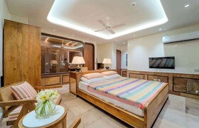 Artisav House