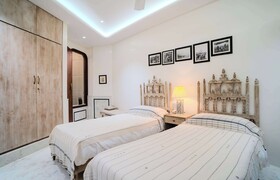 Artisav House