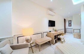 Artisav House