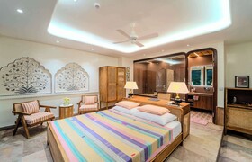 Artisav House