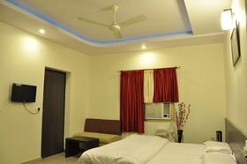 OYO 11754 Hotel Classic 7