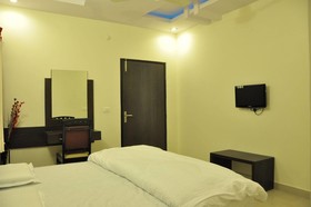 OYO 11754 Hotel Classic 7
