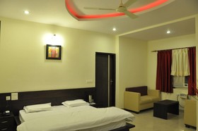 OYO 11754 Hotel Classic 7
