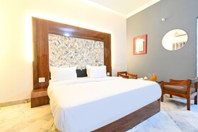 Classic Holiday by FabHotel