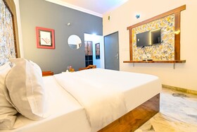 Classic Holiday by FabHotel