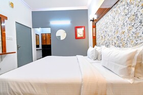 Classic Holiday by FabHotel