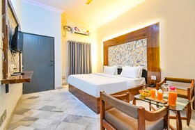 Classic Holiday by FabHotel