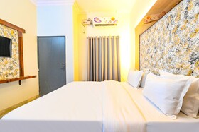 Classic Holiday by FabHotel