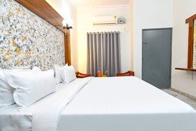 Classic Holiday by FabHotel