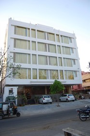 OYO Townhouse O75309 Hotel Royal Cm